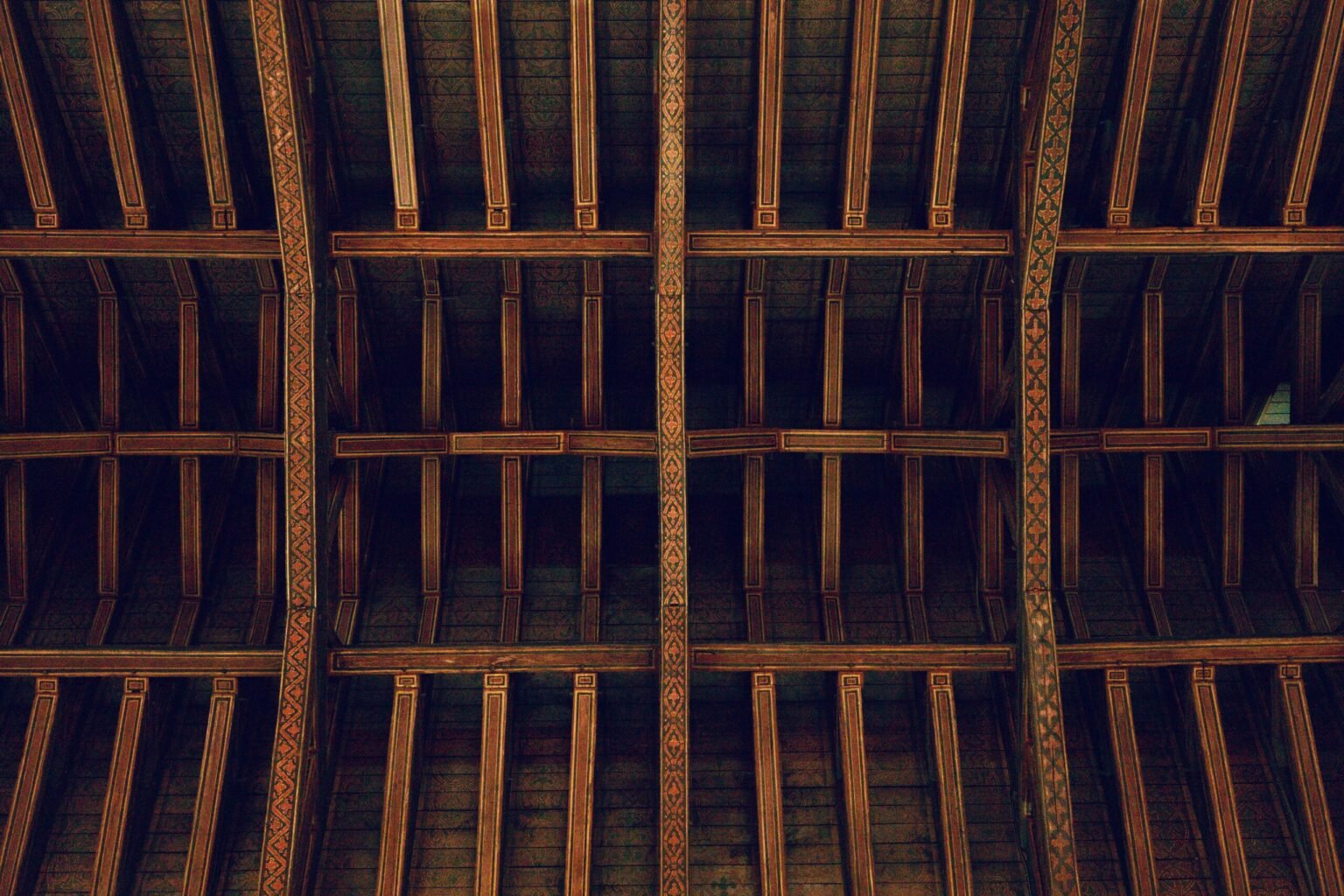 Traitement charpente Besançon par injection ou pulvérisation selon infestation