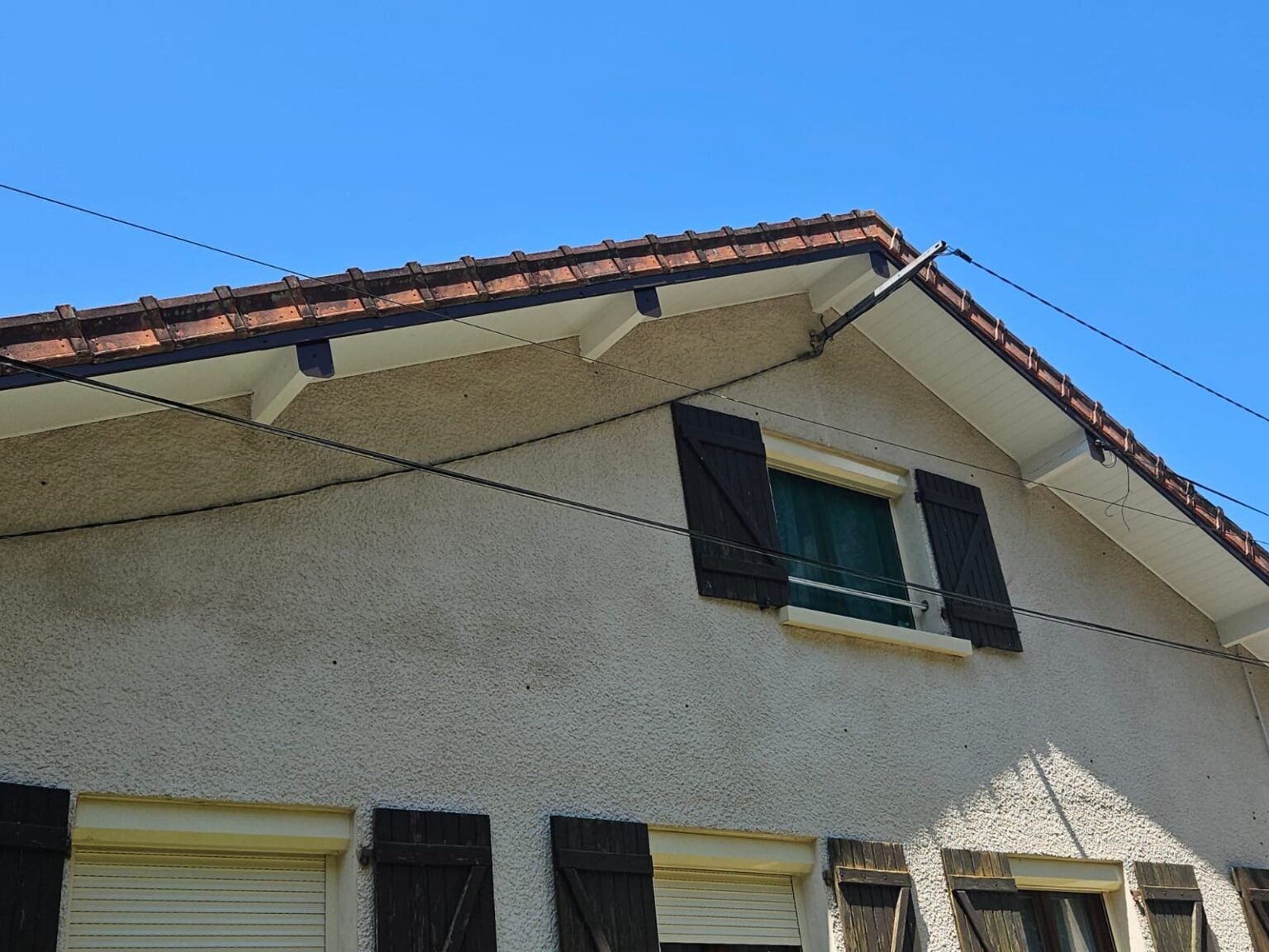 Services toiture Besançon : couverture, Velux, nettoyage, charpente